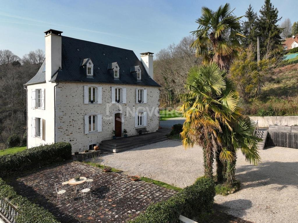 House in Pau, Nouvelle-Aquitaine, France 1 - 16676459