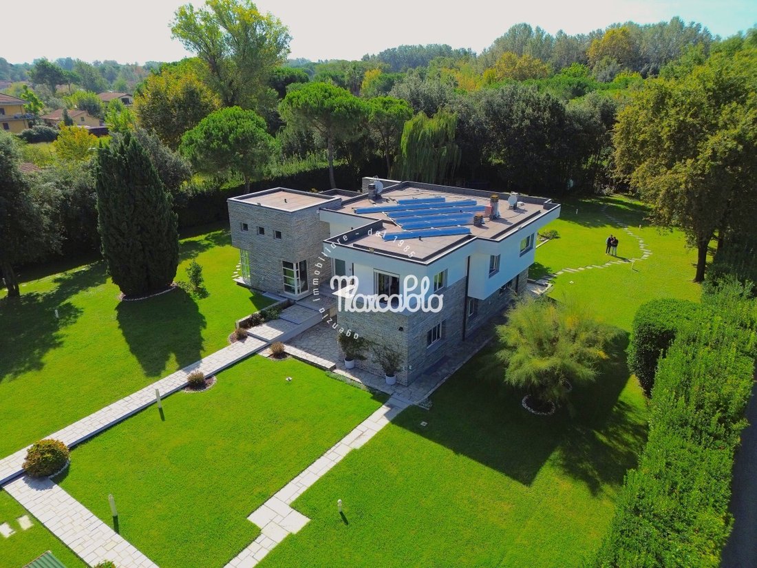 Villa in Center, Massa, Italy 2 - 17050620