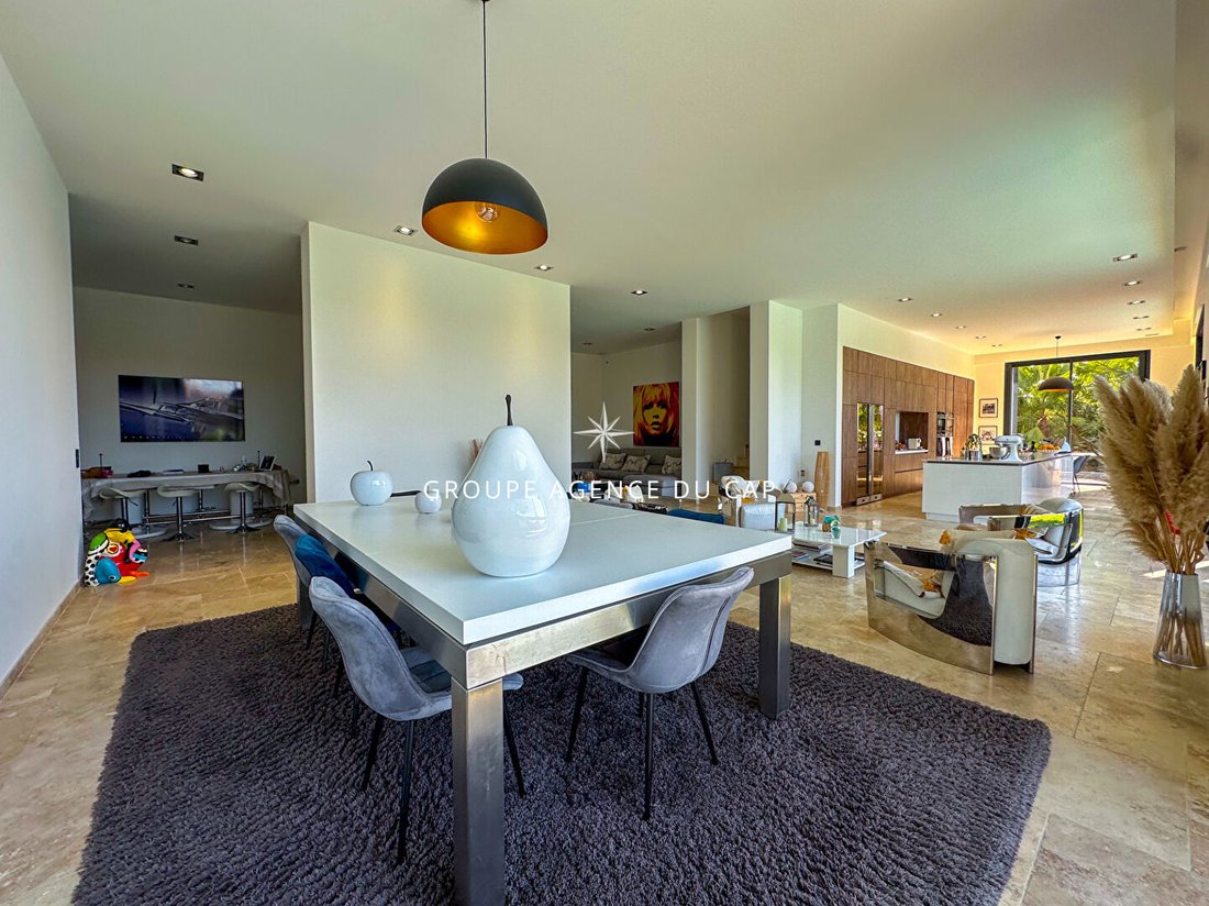 Villa in Les Issambres, Roquebrune-sur-Argens, France 5 - 14779551
