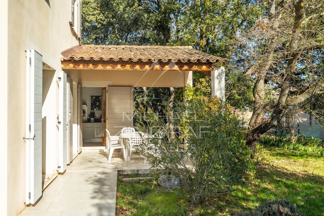 House in Cabrières-d'Avignon, Provence-Alpes-Côte d'Azur, France 2 - 17049130