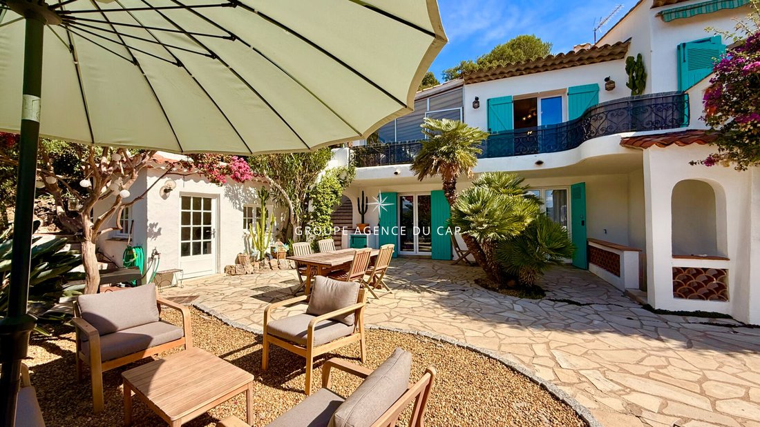 Villa in Les Issambres, Roquebrune-sur-Argens, France 1 - 13090446