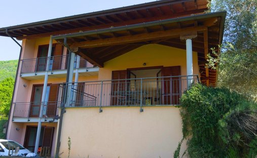 House in Porto Valtravaglia, Lombardy, Italy 1
