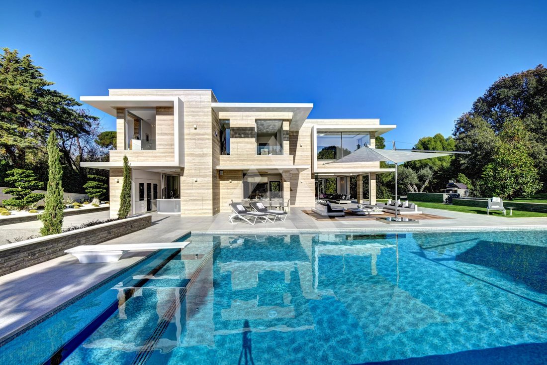 Villa in Antibes, Provence-Alpes-Côte d'Azur, France 1 - 17049328