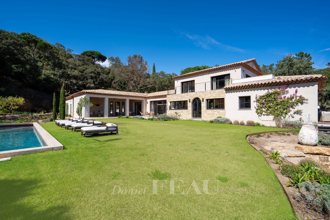 Villa in La Croix-Valmer, Provence-Alpes-Côte d'Azur, France 3 - 15430748