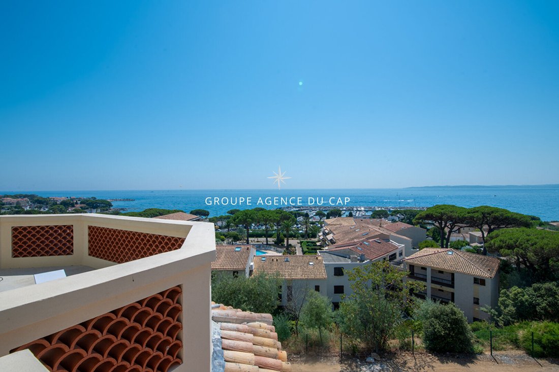 Villa in Les Issambres, Roquebrune-sur-Argens, France 2 - 16968656
