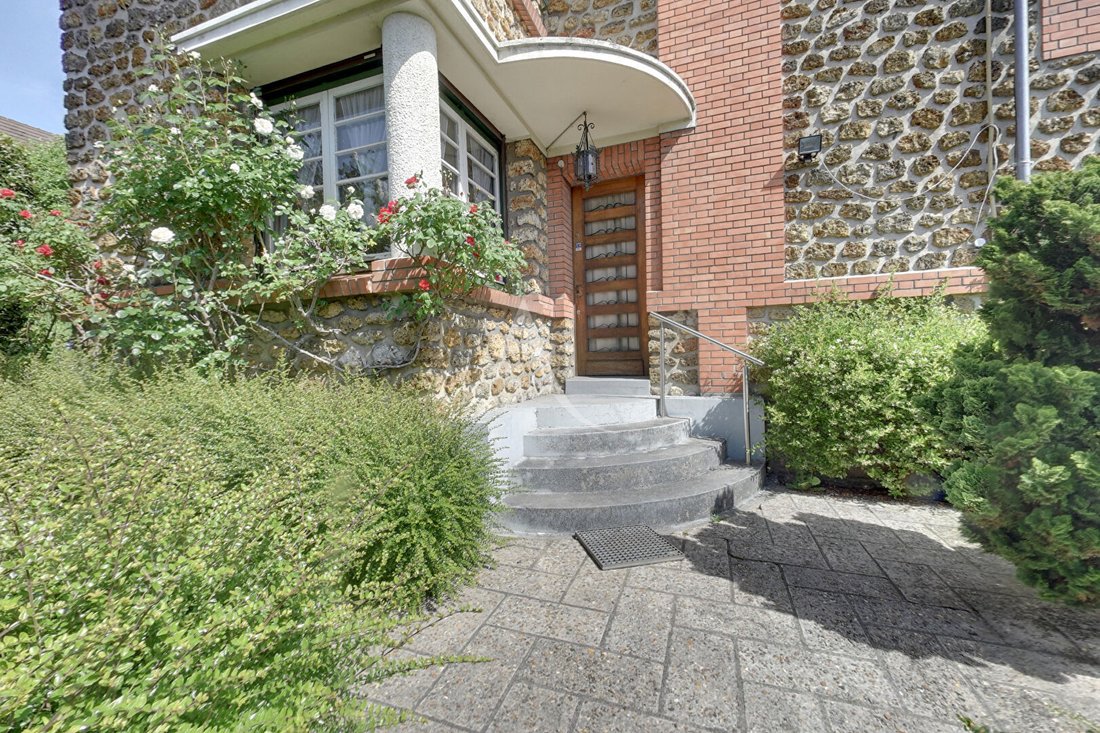Villa in Arrondissement of Bobigny, Ile-de-France, France 5 - 17047742