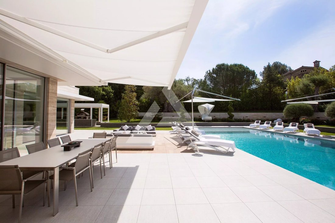 Villa in Antibes, Provence-Alpes-Côte d'Azur, France 2 - 17049328