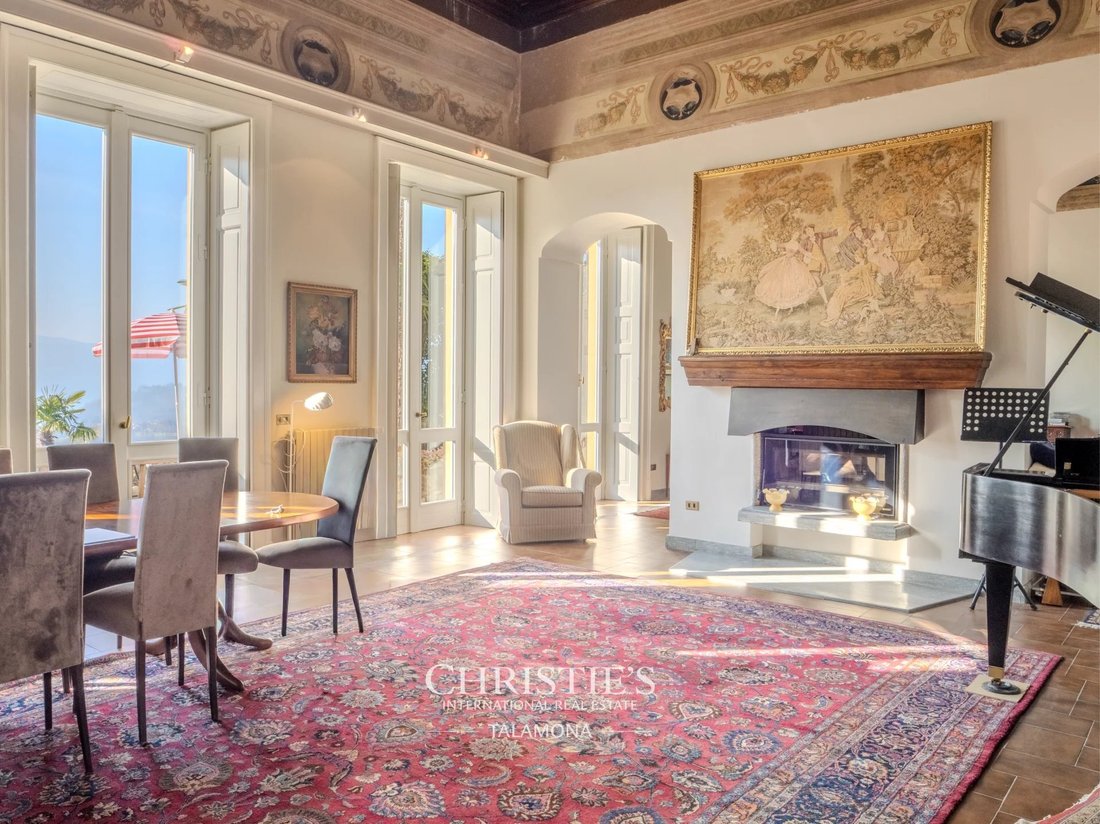 Villa in Besozzo, Lombardy, Italy 1 - 17049193