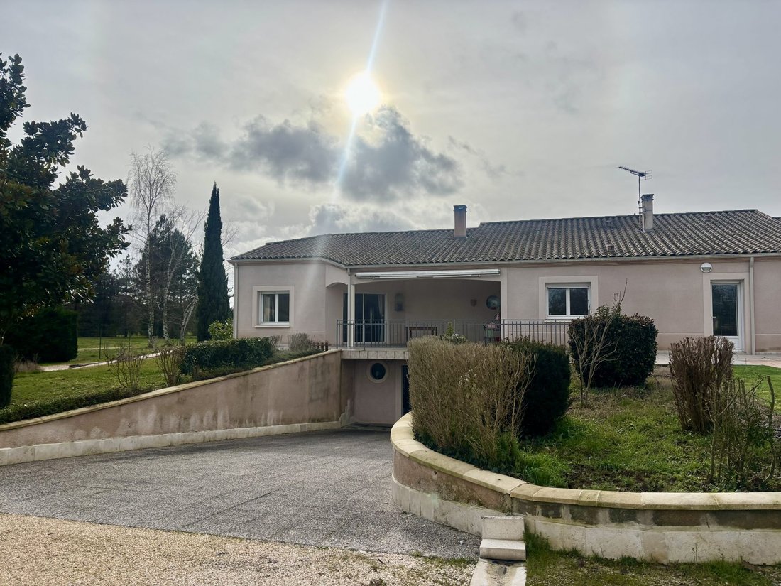 Villa in Casseneuil, Nouvelle-Aquitaine, France 1 - 17057249