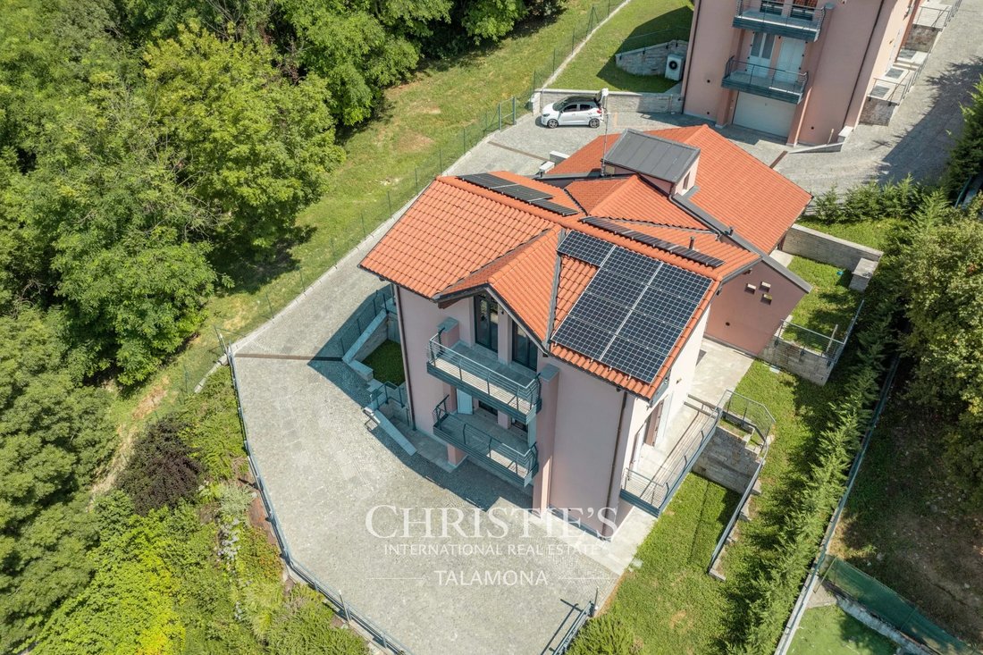 Villa in Gavirate, Lombardy, Italy 3 - 15362573