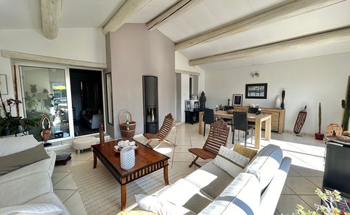 Villa in Plaines Saint Pierre-Saint Julien, Martigues, France 1