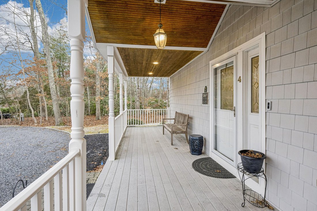 East Quogue, New York, United States 2 - 17051600
