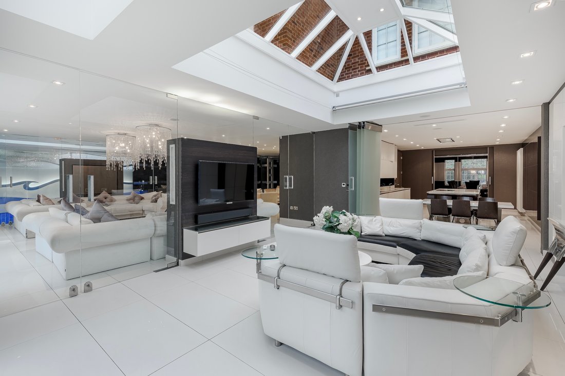 House in Hampstead Garden Suburb, Barnet, England 4 - 17049694