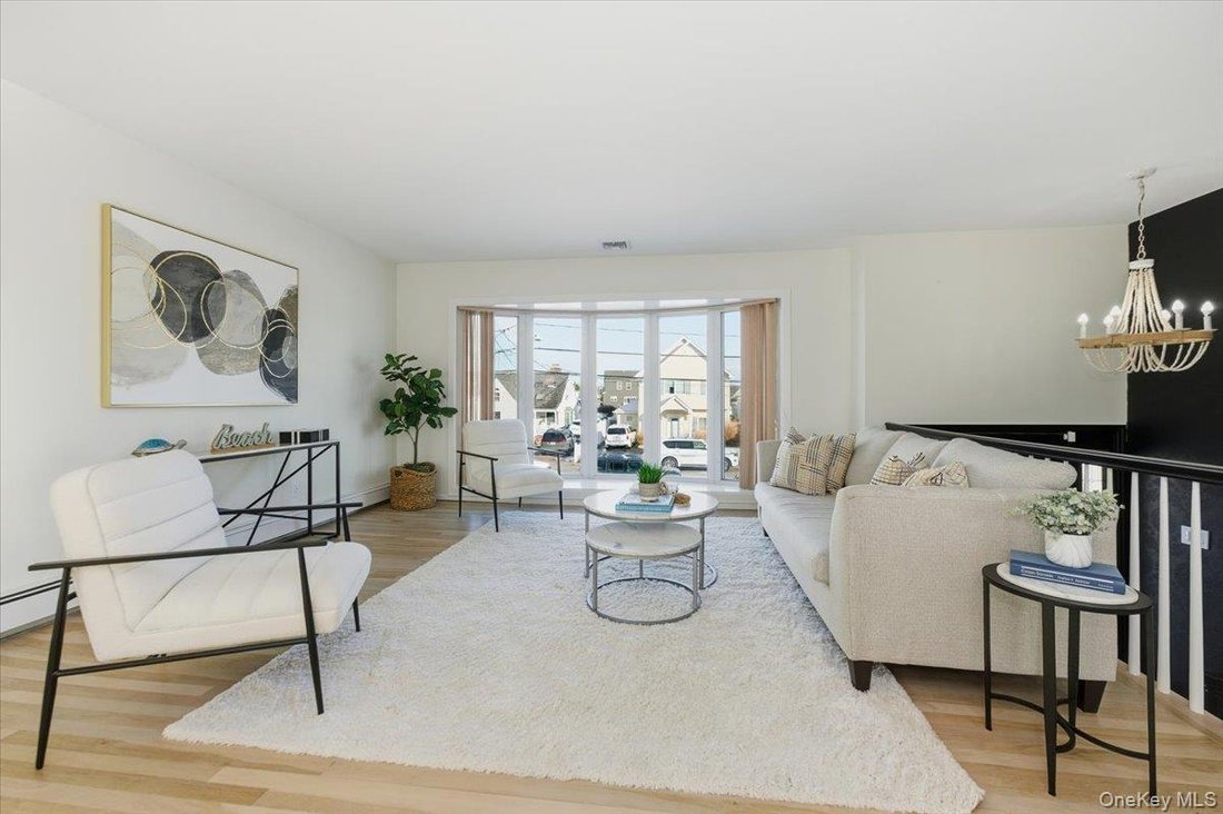 House in West Islip, New York, United States 4 - 17048376
