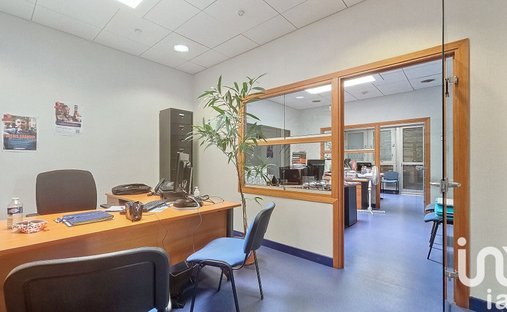 Château 3800 M² Sur Terrain 22ha