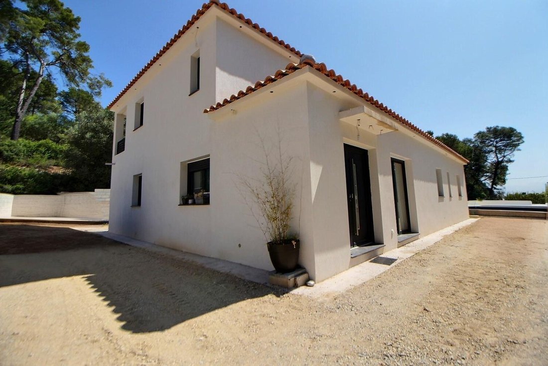 Villa in Trans-en-Provence, Provence-Alpes-Côte d'Azur, France 1 - 17047860