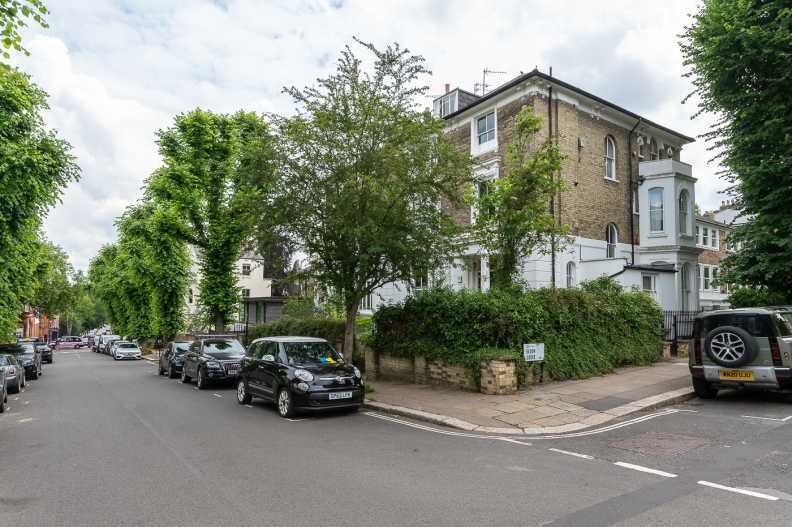 Apartment in Swiss Cottage, Camden, England 1 - 17055451
