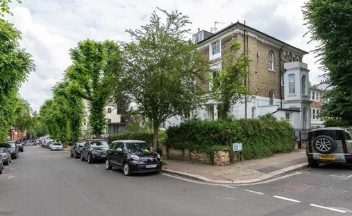 Apartment in Swiss Cottage, Camden, England 1