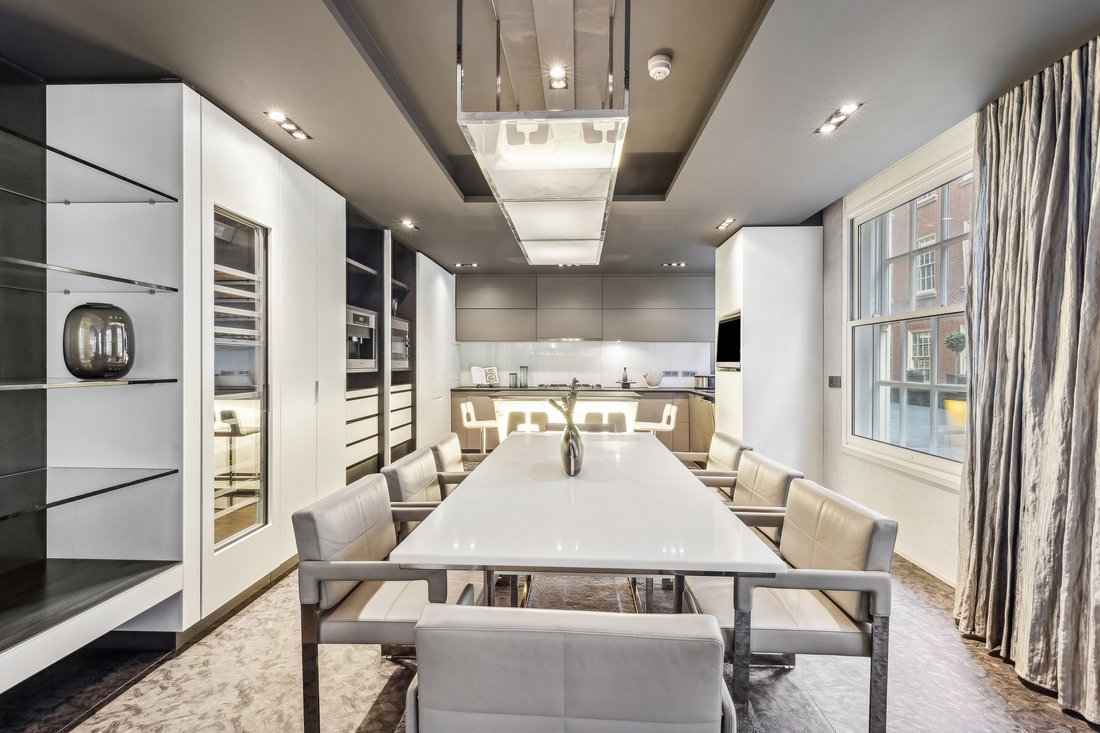 Apartment in Mayfair, Westminster, England 3 - 17049580