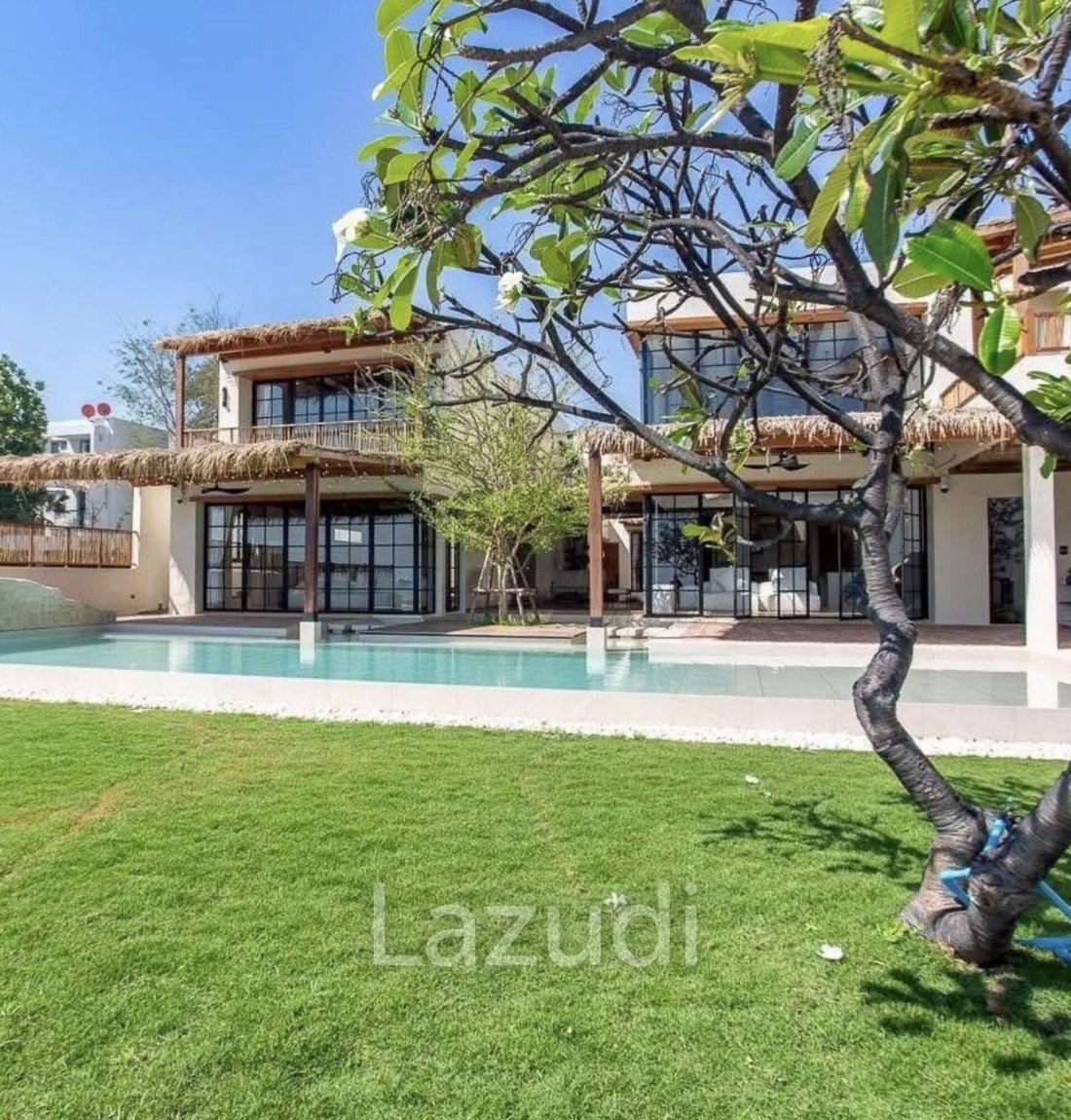 LUXURY BEACHFRONT POOL VILLA IN HUA HIN