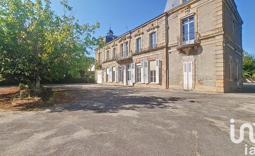 Château 3800 M² Sur Terrain 22ha - 2