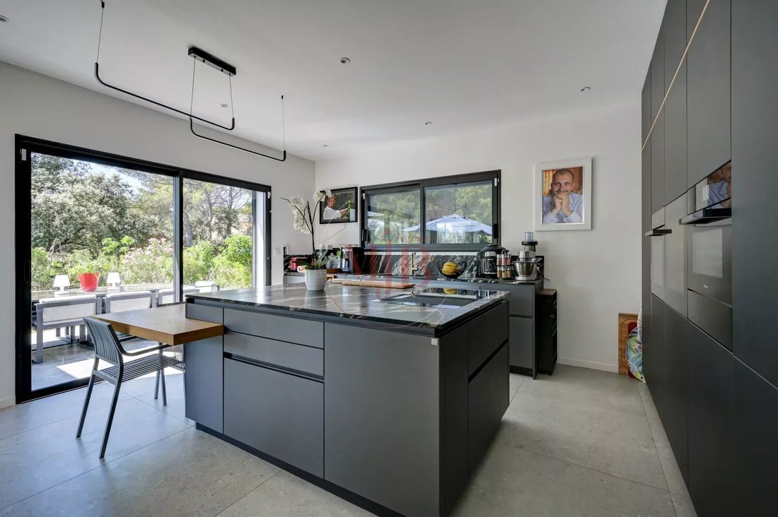 Villa in Zone Urbaine, Lambesc, France 2 - 17049148