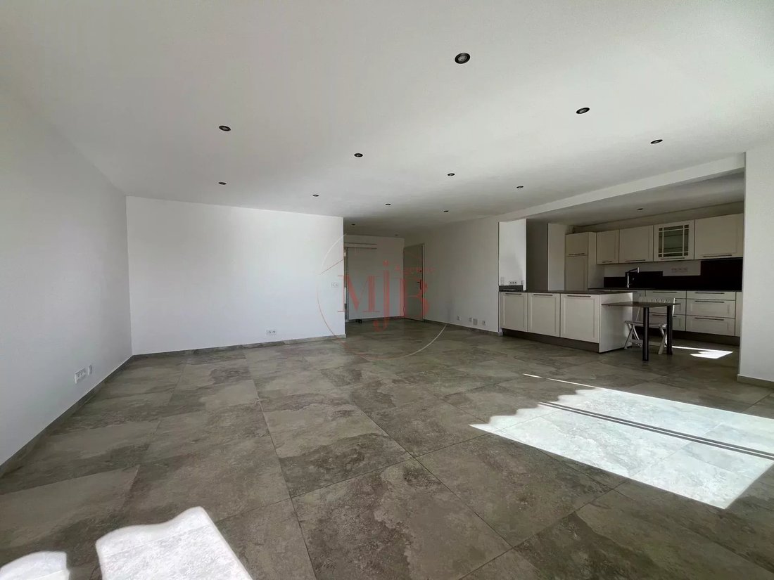 Apartment in Mazenod-Bellevue-Saint Donat-Banon, Aix-en-Provence, France 3 - 17049140
