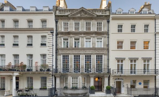 Apartment in Mayfair, Westminster, England 1