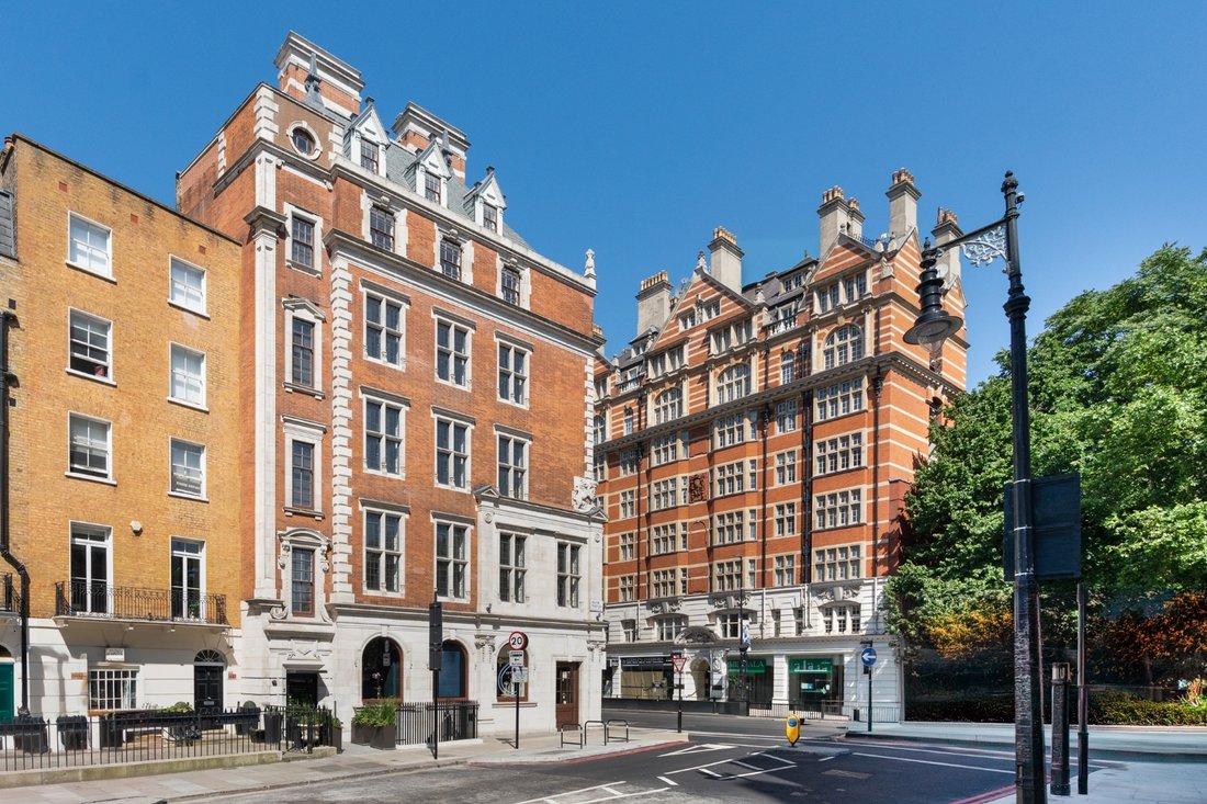 Apartment in Knightsbridge, Kensington And Chelsea, England 1 - 17048353