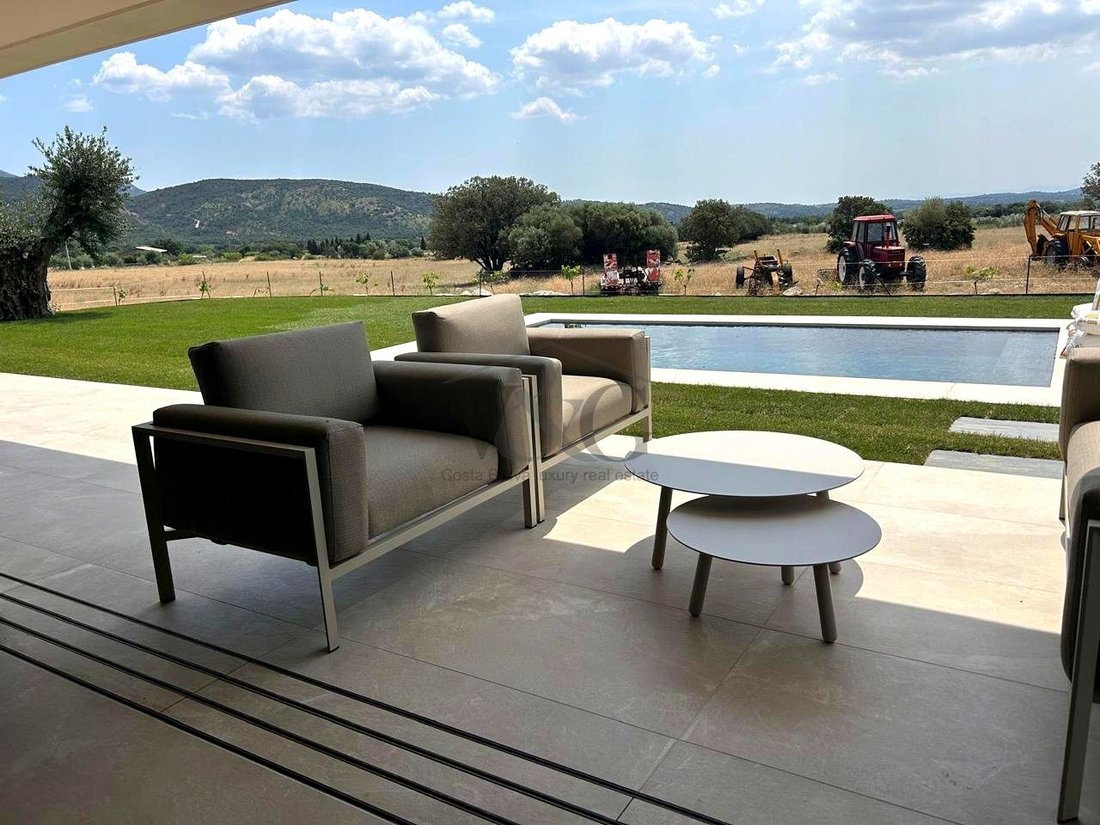 Villa in Sant Climent Sescebes, Catalonia, Spain 5 - 17048328