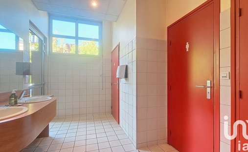 Château 3800 M² Sur Terrain 22ha