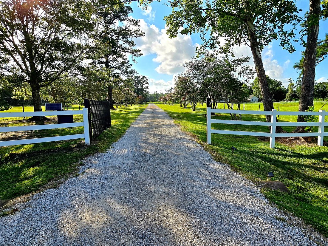 House in Anahuac, Texas, United States 5 - 16021339