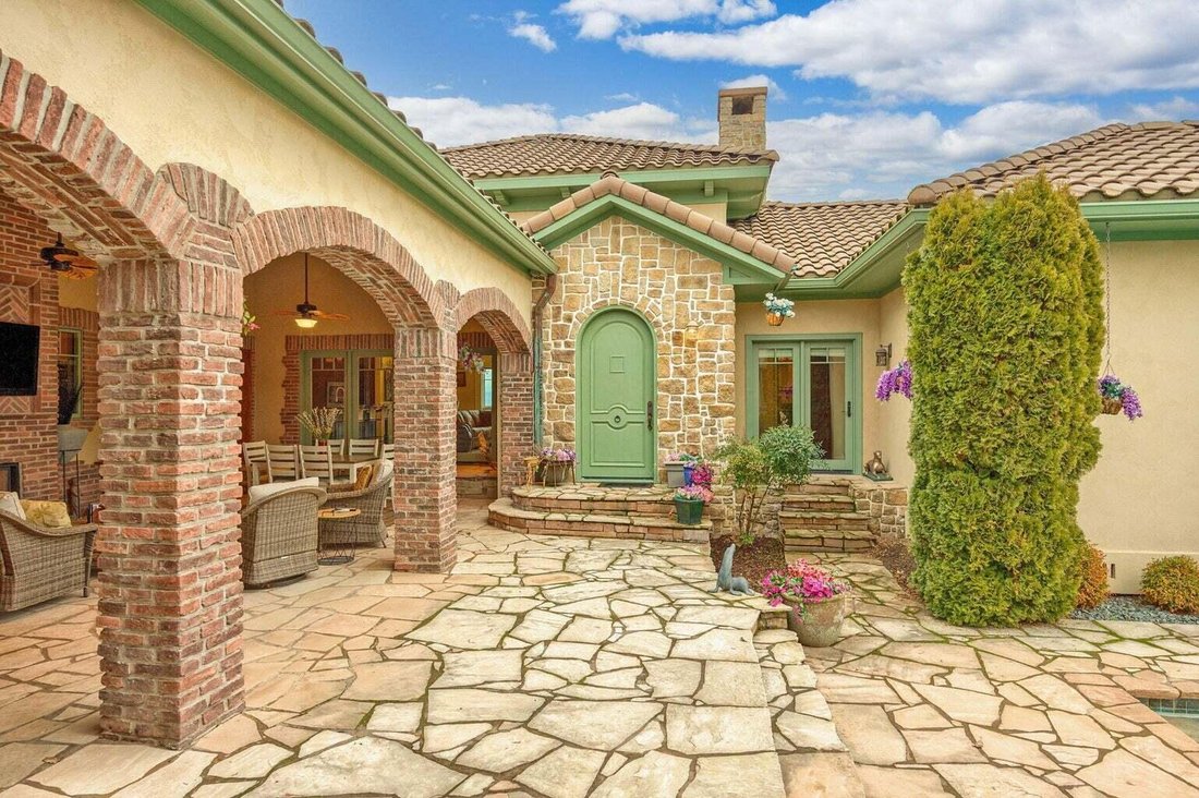 House in Medford, Oregon, United States 3 - 17052588