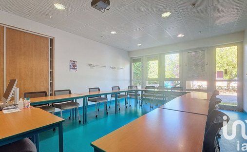 Château 3800 M² Sur Terrain 22ha