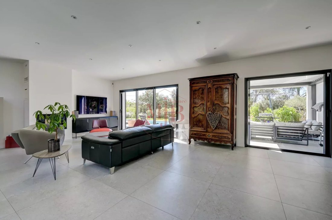 Villa in Zone Urbaine, Lambesc, France 3 - 17049148