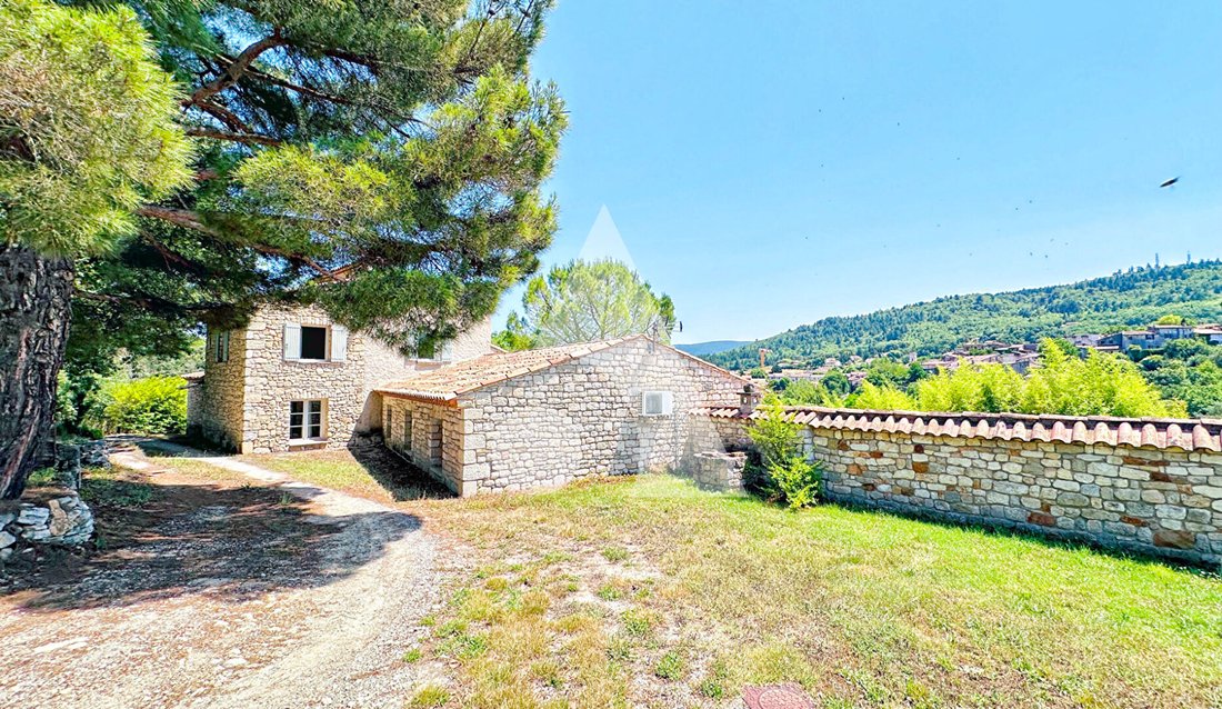 Villa in Céreste-en-Luberon, Provence-Alpes-Côte d'Azur, France 1 - 14435641