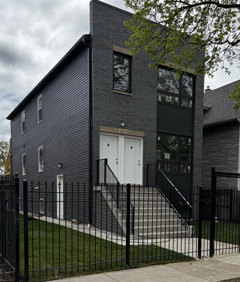 Chicago, Illinois, United States 3 - 17053199