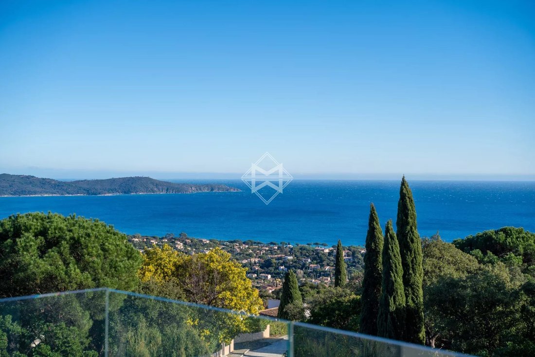 Villa in Nord, Cavalaire-sur-Mer, France 1 - 16602667