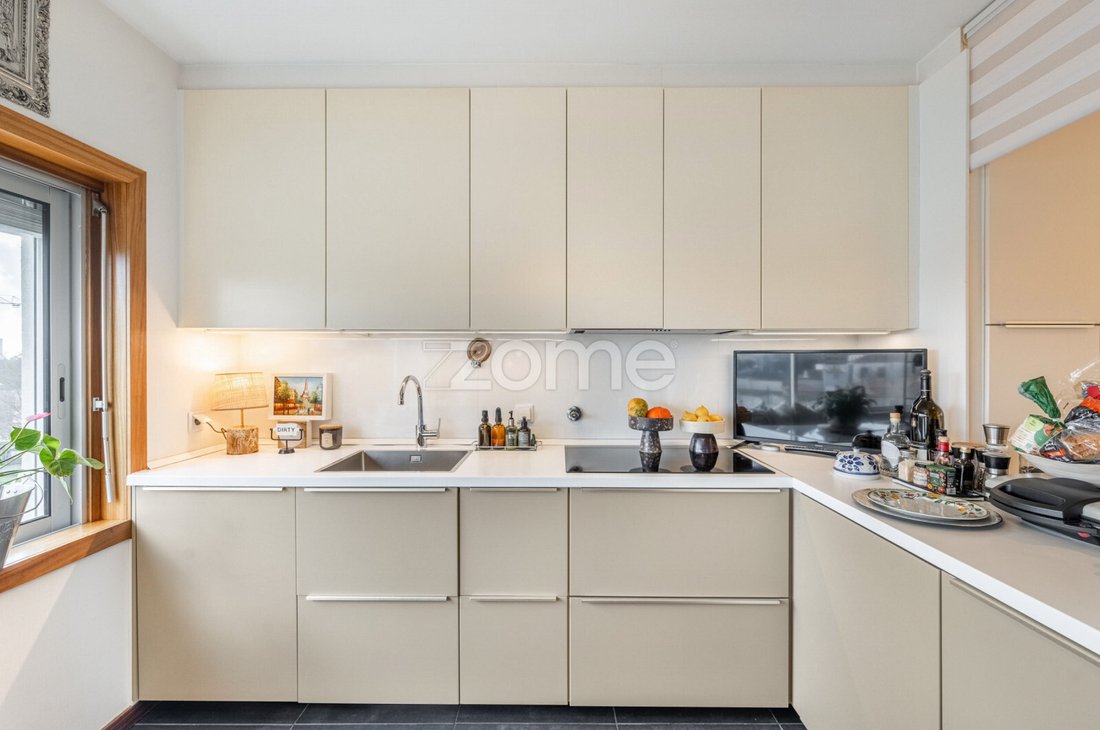 Apartment in Lordelo do Ouro e Massarelos, Porto District, Portugal 1 - 17052160