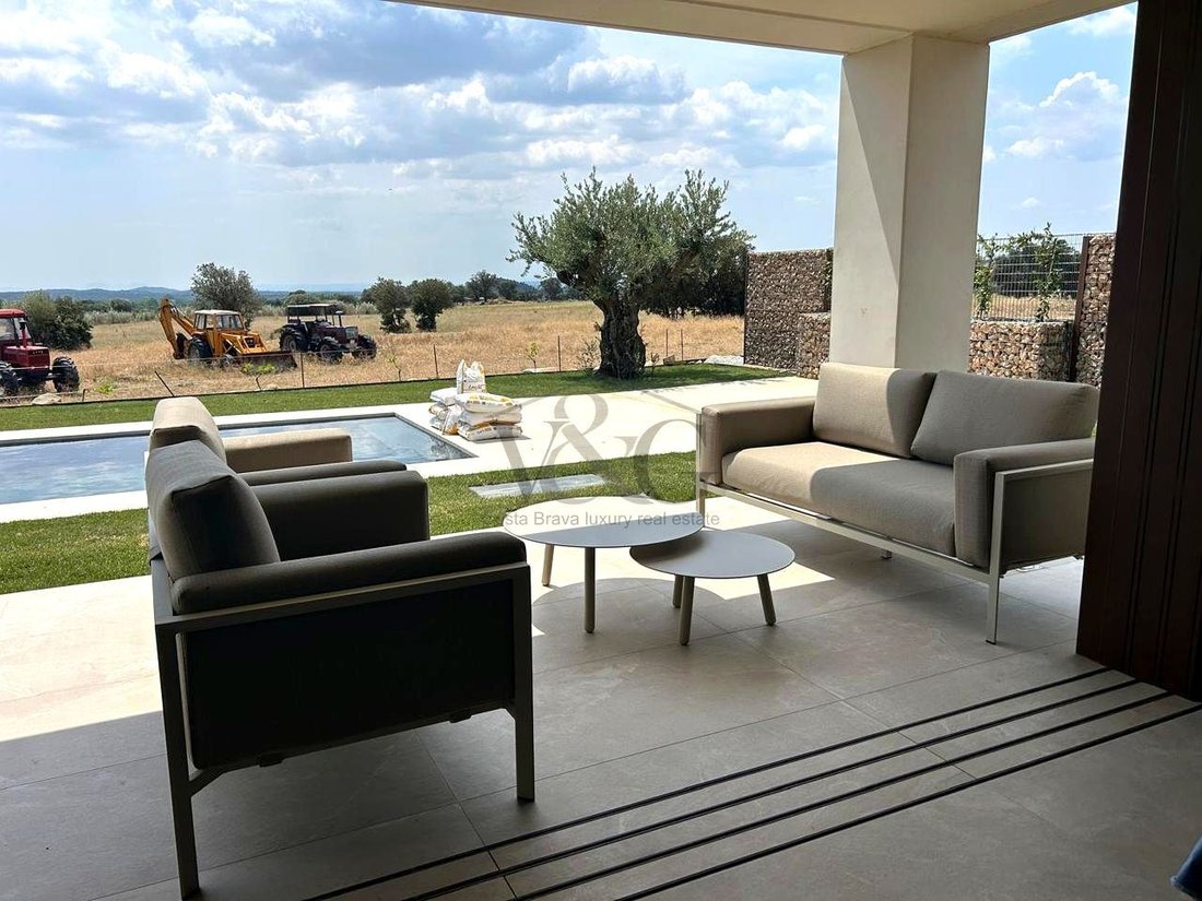 Villa in Sant Climent Sescebes, Catalonia, Spain 4 - 17048328