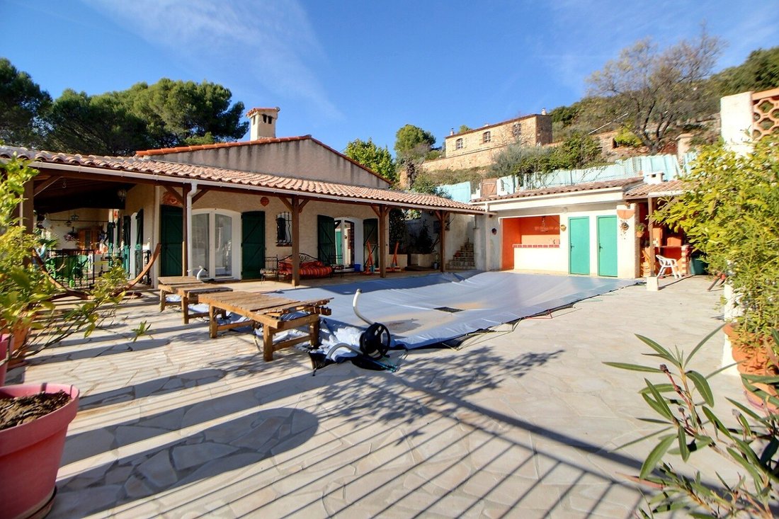 Villa in Vaugines-Les Faisses-Peyrard, Draguignan, France 3 - 17047888