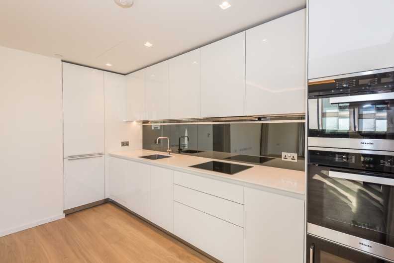 Apartment in Earls Court, Kensington And Chelsea, England 2 - 17055403