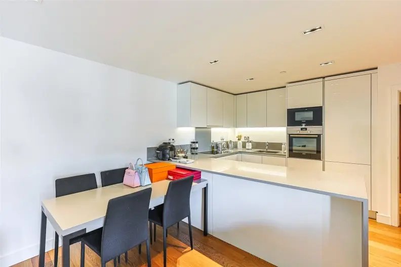 Apartment in Ealing (London Borough of Ealing), Ealing, England 5 - 17055396