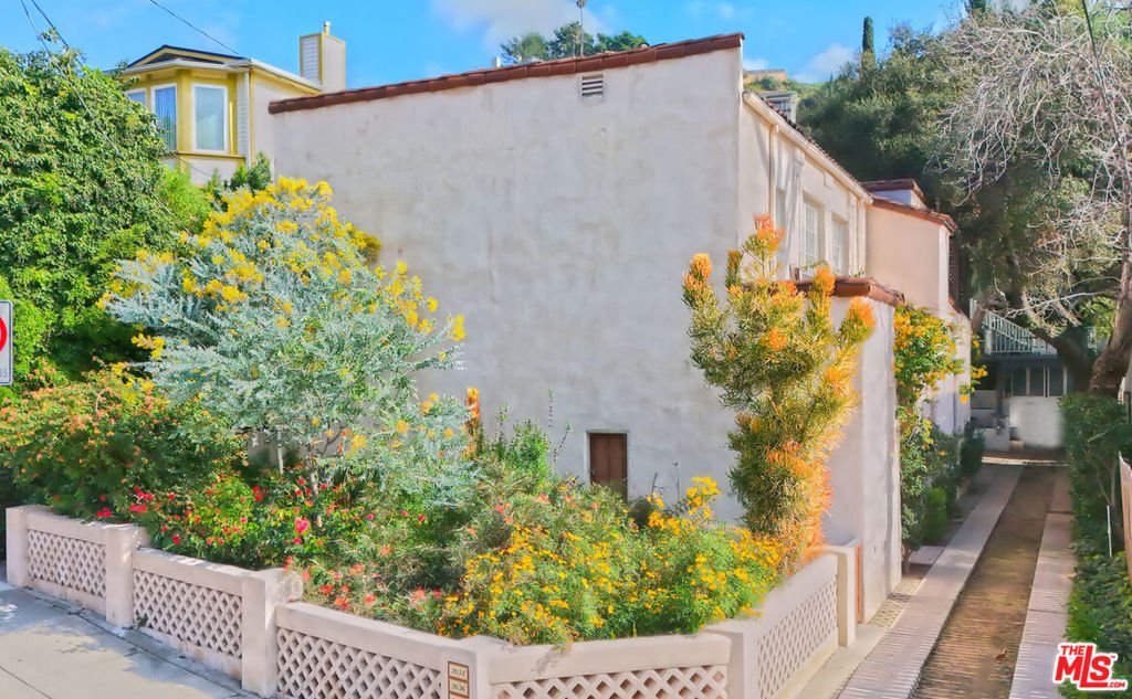 Los Angeles, California, United States 1 - 17059340