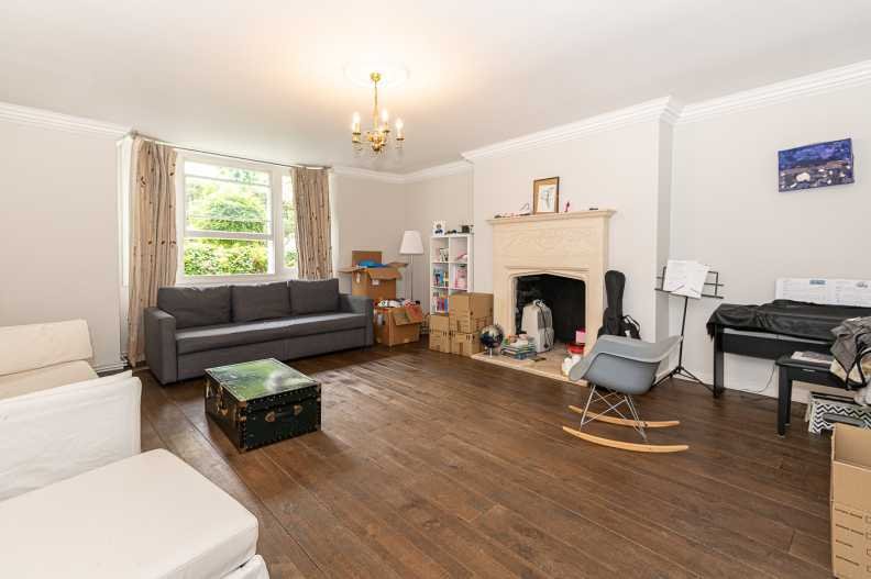 Apartment in Swiss Cottage, Camden, England 2 - 17055451