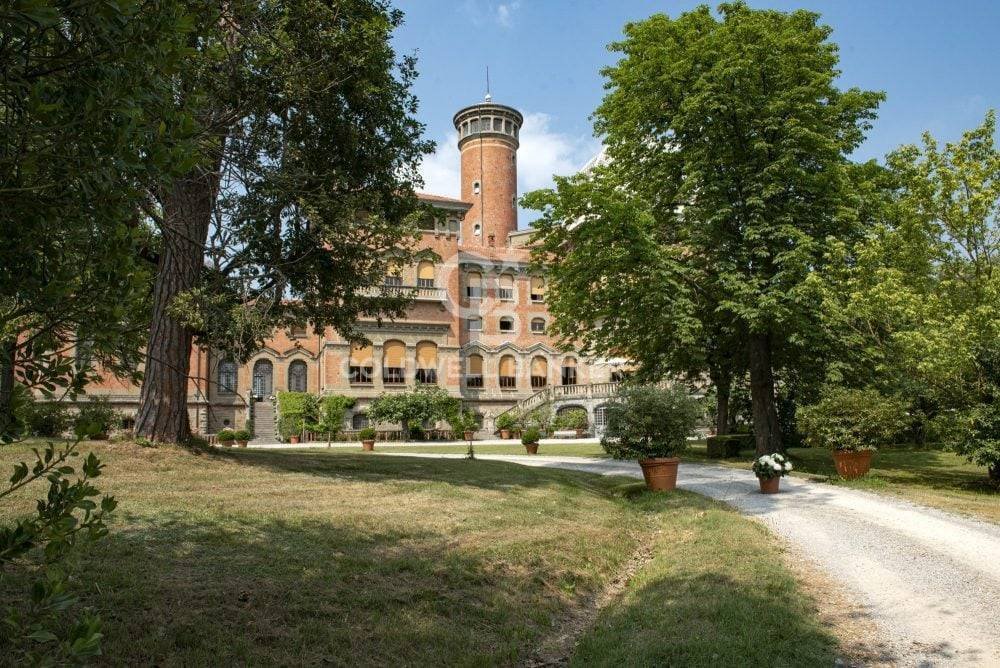 Castello In Vendita A Carcare