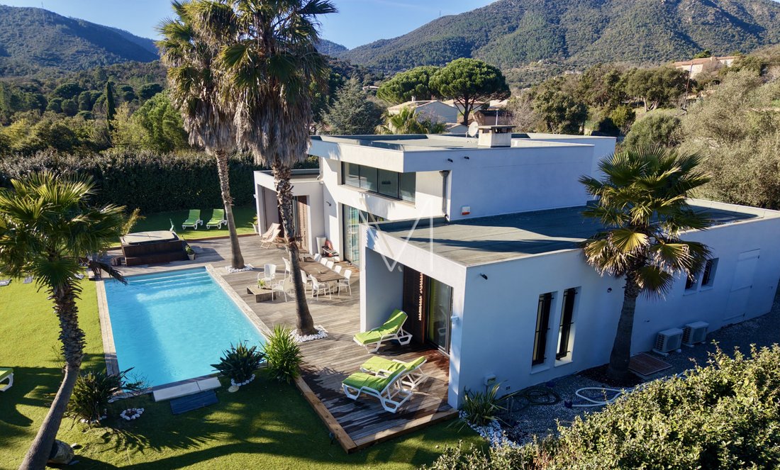 Villa in Le Plan-de-la-Tour, Provence-Alpes-Côte d'Azur, France 1 - 16247957