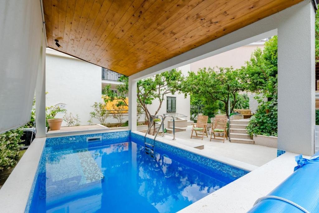 Villa in Varos, Split, Split-Dalmatia County 1 - 17059628