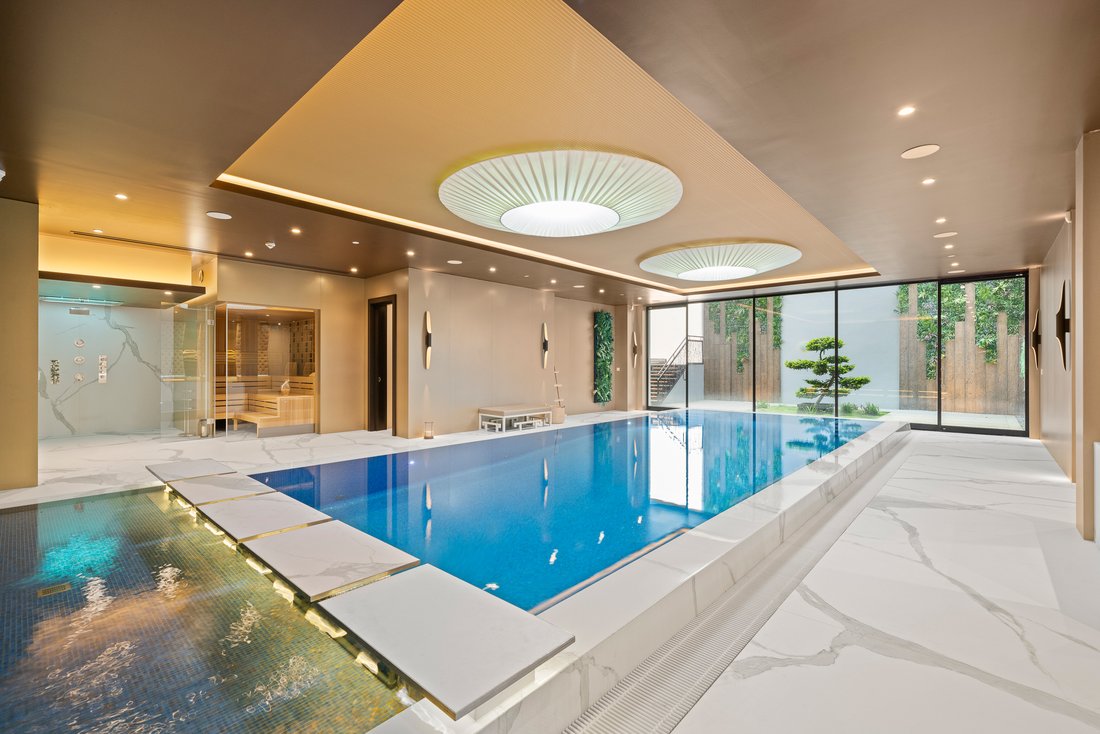 House in Brooklands, Elmbridge, England 2 - 17049597
