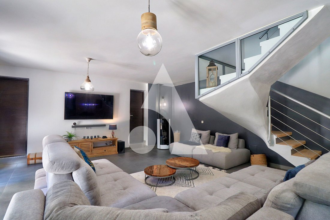 Villa in Artigues, Provence-Alpes-Côte d'Azur, France 1 - 12915047